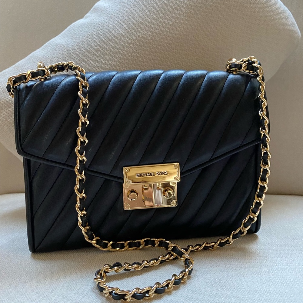 Michael Kors Quilted Shoulder Bag (Used/Excellent Condition).